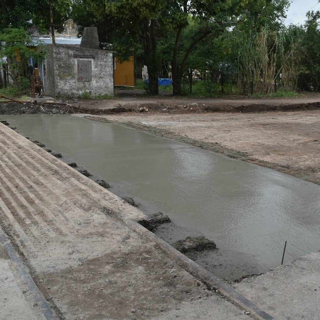 ServPublicMerce's tweet photo. Avanza la obra de repavimentacion del cruce ferroviario de calle 15 e/40 y 42
Personal de equipo de pavimentación trabaja en el armado del boulevard, continuaron con el tratamiento de suelo y tiraron la primer capa de "hormigón pobre" en el segundo tramo de la obra
#CiudadDeTodos https://t.co/cx72GfnlR3