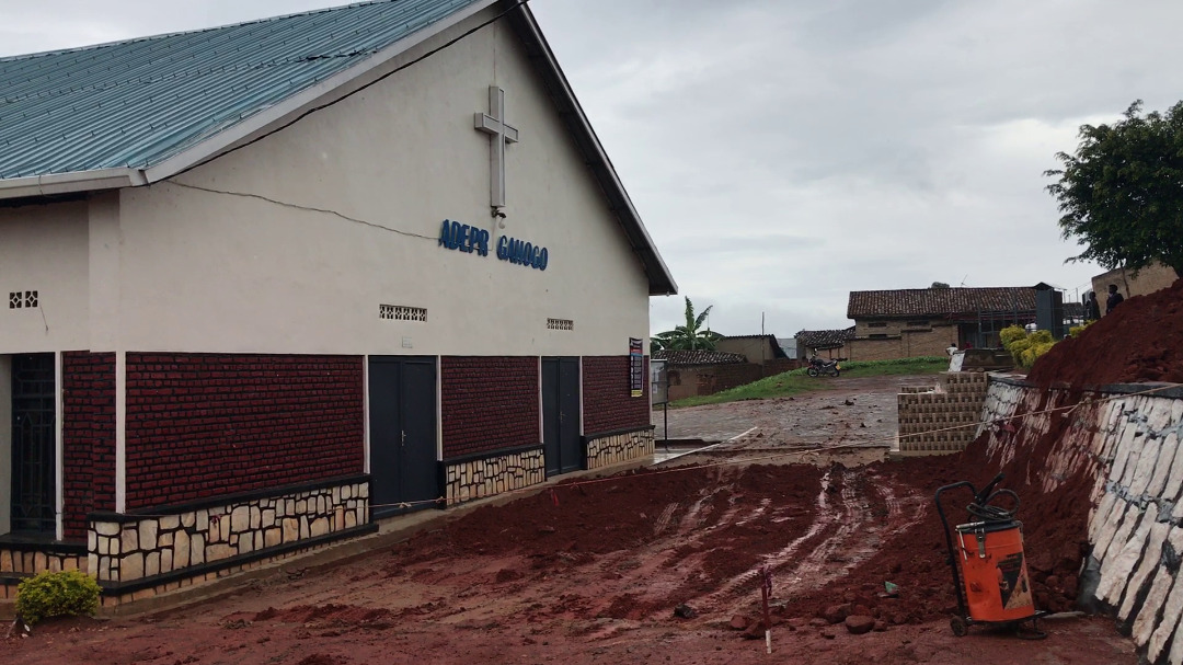rbarwanda's tweet photo. PHOTOS: 
A mass grave holding victims of the 1994 genocide against the Tutsi has been discovered in the backyard of ADEPR Church located in Gahogo, Muhanga Town. #RBANews https://t.co/BAzoXSHOE4
