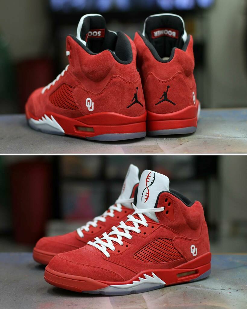 jwdanklefs's tweet photo. Do you think Oklahoma has what takes to beat Gonzaga today? Custom Sooner Vs for @thelacelegend #oudna #ou
.
.
.
#oklahoma #sooner #ncaa #marchmadness #finalfour #whatthekicks #customkicks #hypebeastkicks #nicekicks #shoesaddict #sneakernews #sneakers #complexkicks #custom … https://t.co/uCWp5BLIoB