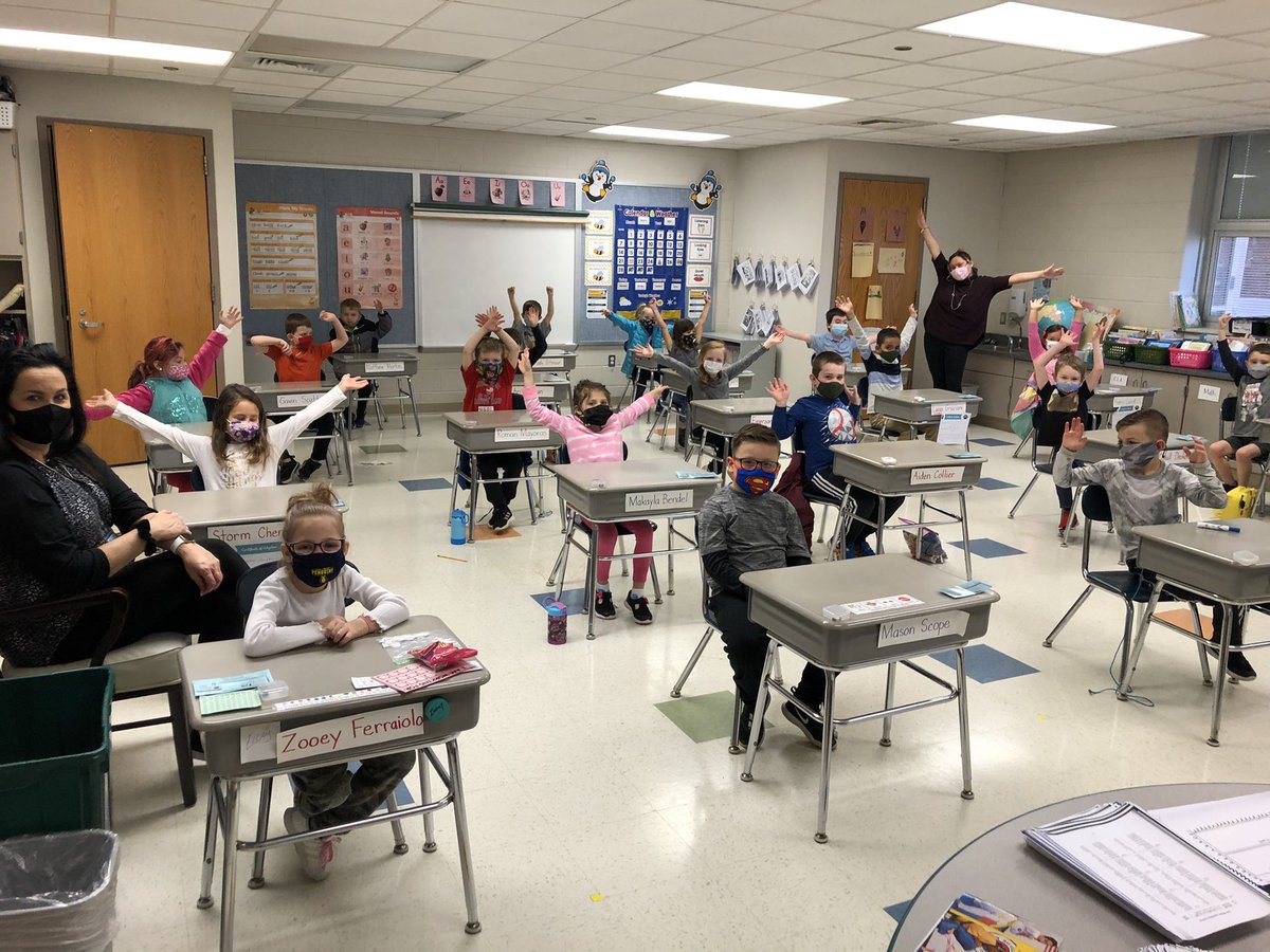 MrLeightEdu's tweet photo. Today is a good day to be a Penguin!
#WelcomeBack 😁
#4DaysPerWeek 4️⃣
#AllSmilesUnderneath 😷 #AnotherFirstDayOfSchool 🍎
#PennellPRIDE 🐧
#Spring 🌷
@PennDelco @PDSD_Pennell https://t.co/P8pXZ2sFhZ