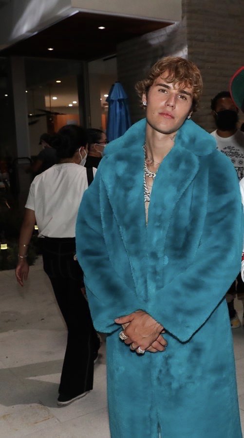 bizzleslust's tweet photo. justin bieber                       justin bieber
  at 26                                         at 27 https://t.co/BB2pNUeVAg