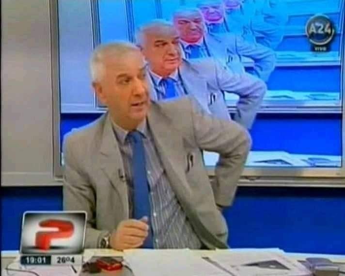 pistachoatodo's tweet photo. Soy yo o la imagen de Mauro se va haciendo cada vez más Samid a medida que se aleja del original? https://t.co/pHYmypvocv