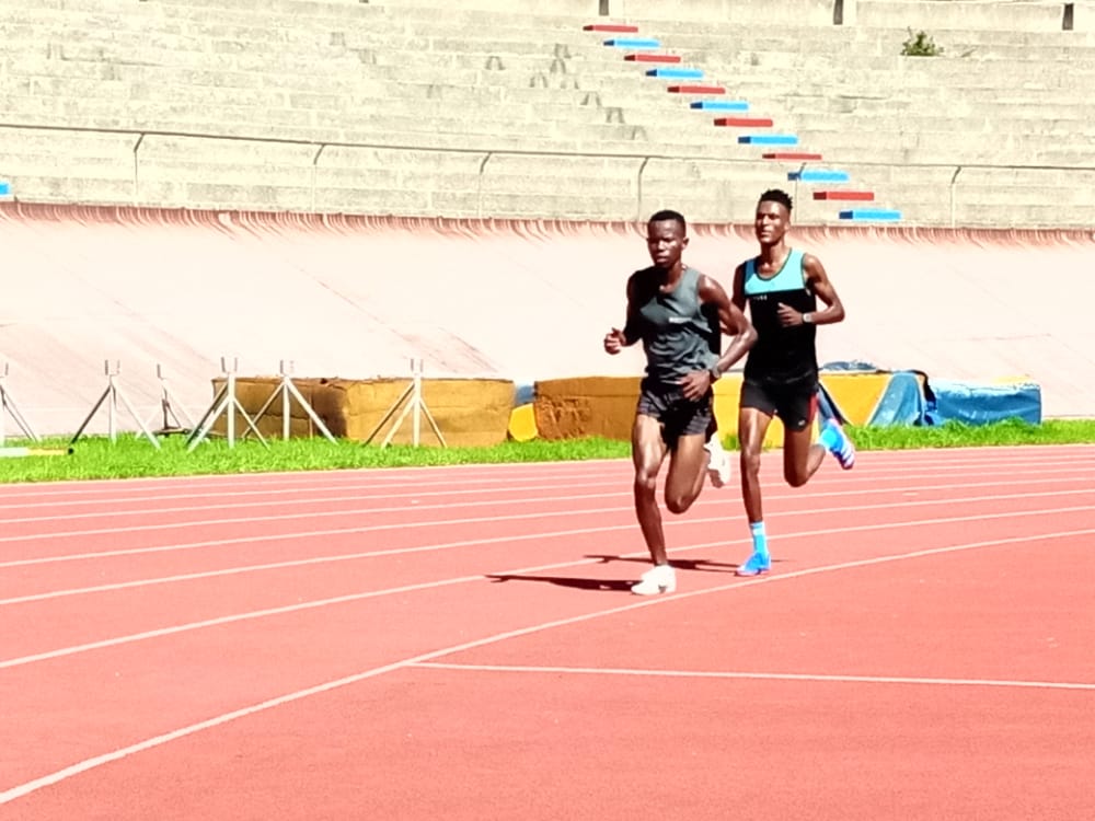 IkhamvaC's tweet photo. Speed training led by our coach @MikeMbambani 💥💥🥵🥵!! @MelikhayaFrans #LuandaTshangana #SinawoPoti #NwabisaMjoli #MzwaneleMaphekula 🖤🧡
#FatFrankSocks #SportImpact @adidasrunning @32Gi https://t.co/Zw9h9uWVWX