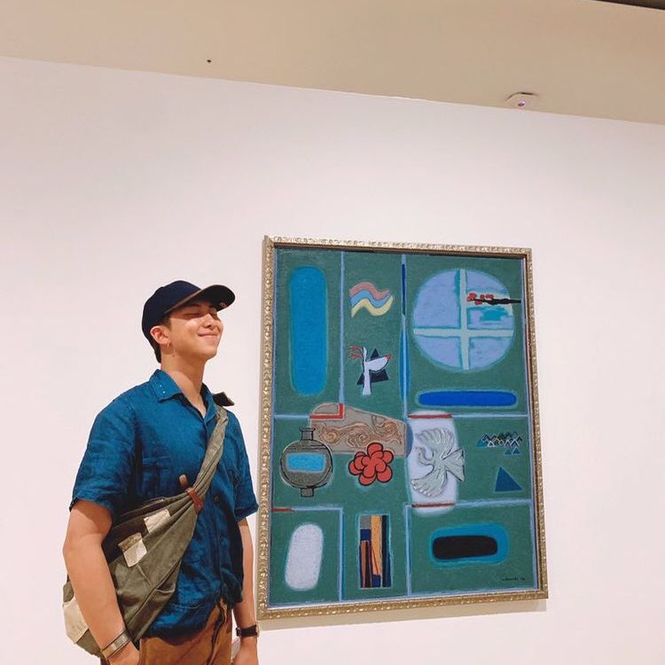 kthfloral's tweet photo. imagine travelling with namjoon :,) https://t.co/IT2ycAFnKU