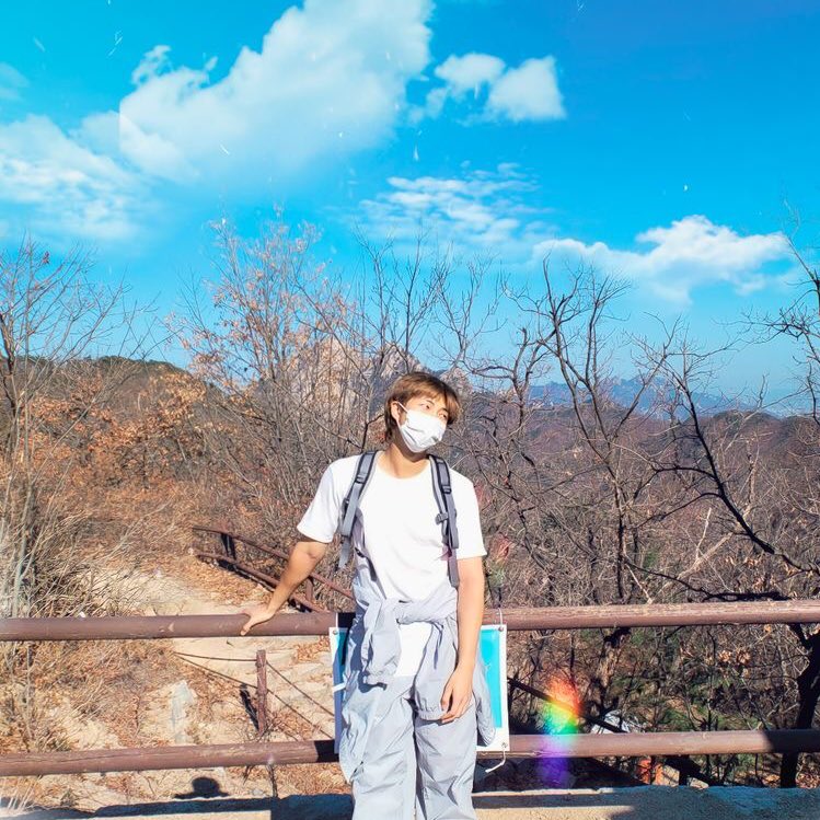 kthfloral's tweet photo. imagine travelling with namjoon :,) https://t.co/IT2ycAFnKU