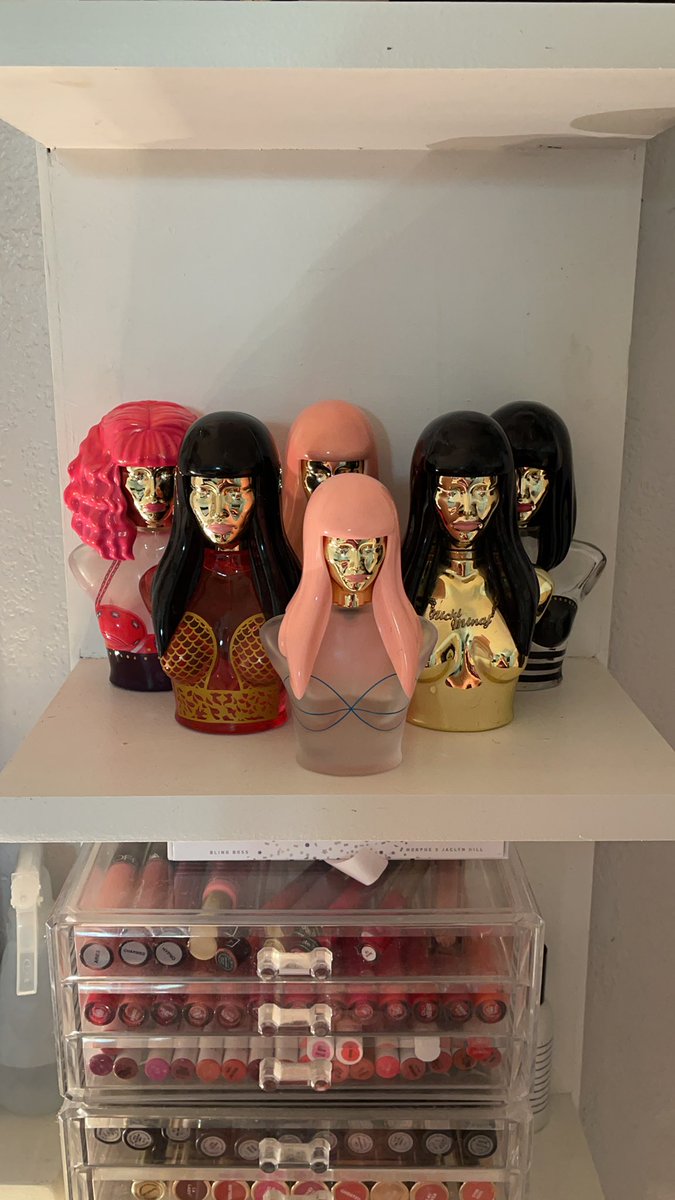Makeup4liz's tweet photo. But why @NICKIMINAJ stopped making perfumes these are one of my fave perfumes ever. https://t.co/KYwLT1ceBc