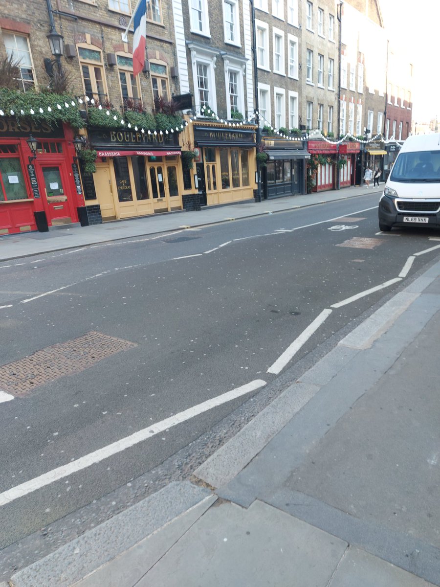 Been driving to H/O in Covent Garden so far, today took the train and walked from W/loo like the old days, this is today at 4.30pm. Can't wait for it all to get back to normal!