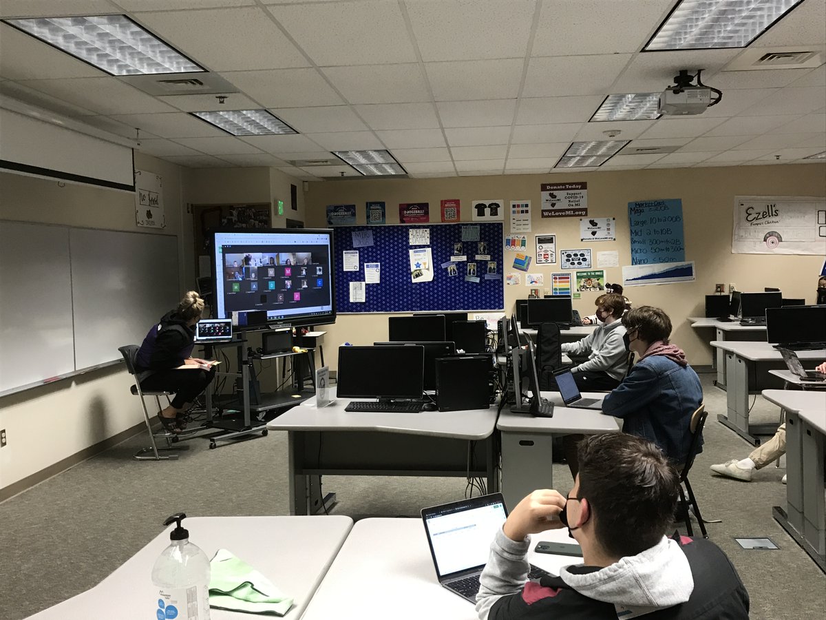 mercerislandsd's tweet photo. A very special morning for our Island community as we welcomed 9th and 12th graders back to @mercerislandhs in the hybrid learning model. #learningforward #studentsarethepriority #GoMI https://t.co/kmS5pd4pHd