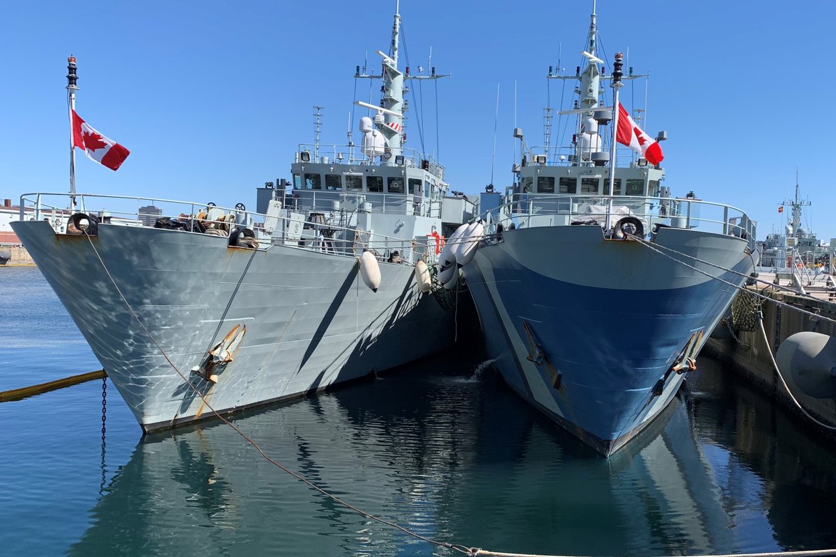 MRC_FMARA's tweet photo. Comment la fin de semaine a commencé. ❄️ ⏩ Comment les choses se déroulent. ☀️ Le printemps est arrivé!

Les #NCSMGooseBay et #NCSMMoncton à quai à l’#arsenalCSM Halifax 🇨🇦⚓️ https://t.co/ZhGxRAi6Y1