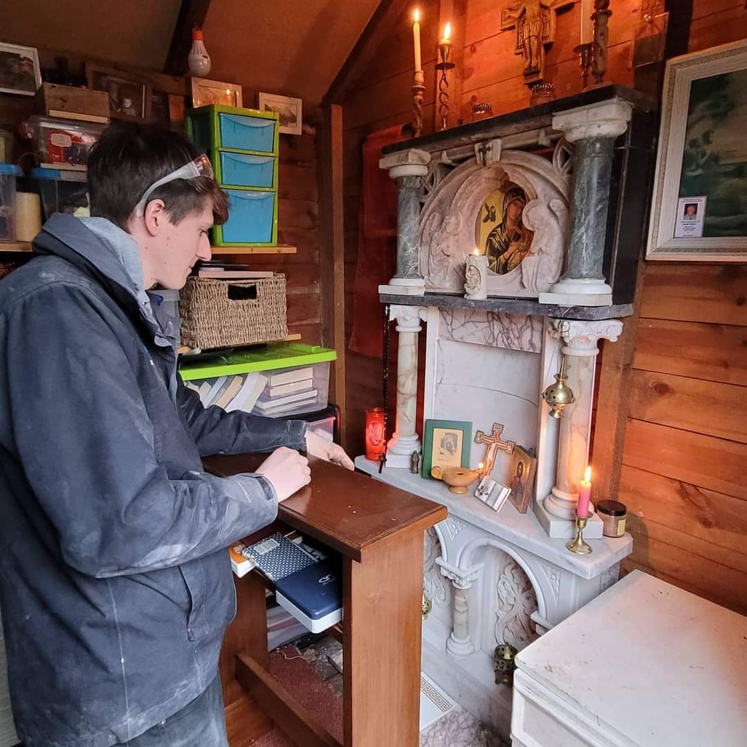 SanctaFamiliaTV's tweet photo. Our home altar is installed in the prayer shed! #homealtar #prayerhut #prayer https://t.co/FacbANsywc