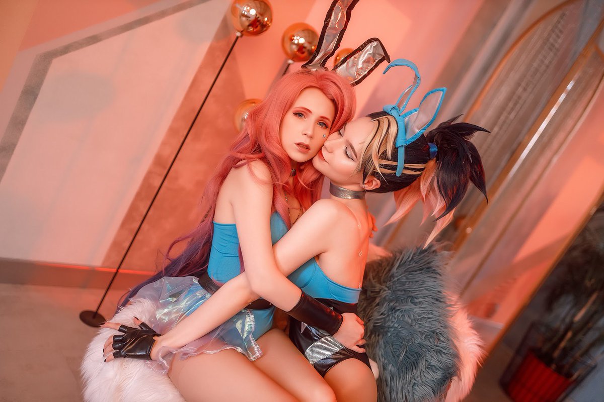 Bunny girls wish you a nice day! 🐰💖🐰

My gorgeous Akali – @michi_kyunn 
 
#KDA #Akali #seraphine https://t.co/C4wFan9gG5