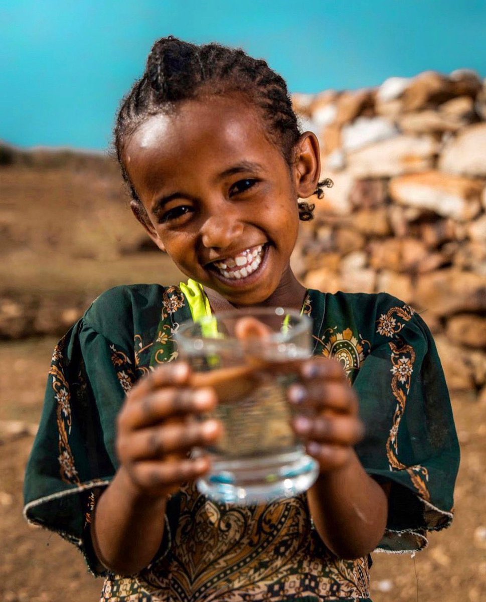 generousgoods's tweet photo. #WorldWaterDay2021 
Ways YOU can help...
1️⃣ Learn about charity : water &amp; amplify their mission. 
2️⃣ #PurchaseWithPurpose. Find brands on https://t.co/jf6VfYvFPT that give back to @charitywater 
3️⃣ Donate. Every $1 invested in clean water can yield $4–$12 in economic returns. https://t.co/SIwSE56dm5