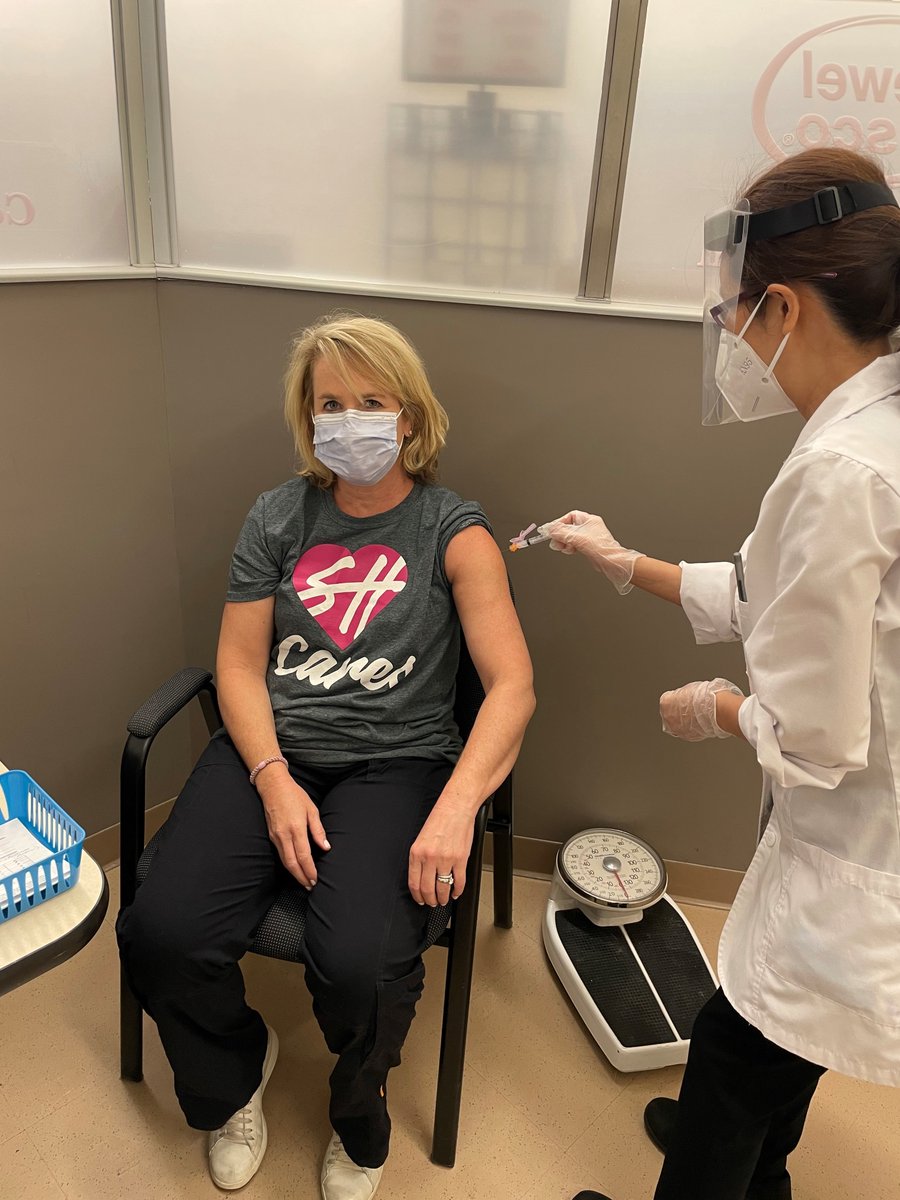 schoolhealth's tweet image. Our President and Chief People Officer, @schoolhealthguy and @susanrogers719, received their vaccines. Thank you to all the medical and science professionals who continue to work hard to keep our communities healthy and help us return to normal!