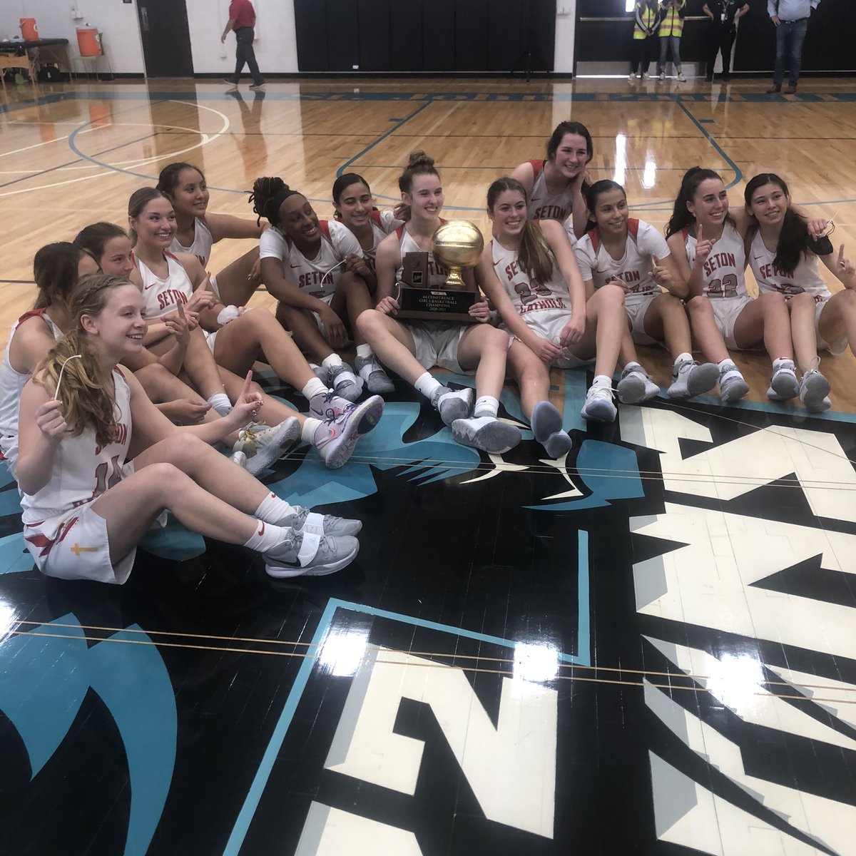 GBB STATE RECAP: Your Sentinels Girls Basketball team took home their 12th State Title on Saturday in a hard-fought win over Salpointe Catholic!: setoncatholic.org/apps/pages/bas… #SETONPRIDE