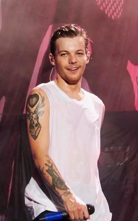 tbslannixks's tweet photo. Oi amor da minha vida, #postaselfie #LouisTomlinson a gente precisa de alimento https://t.co/XSD4YOh2d6