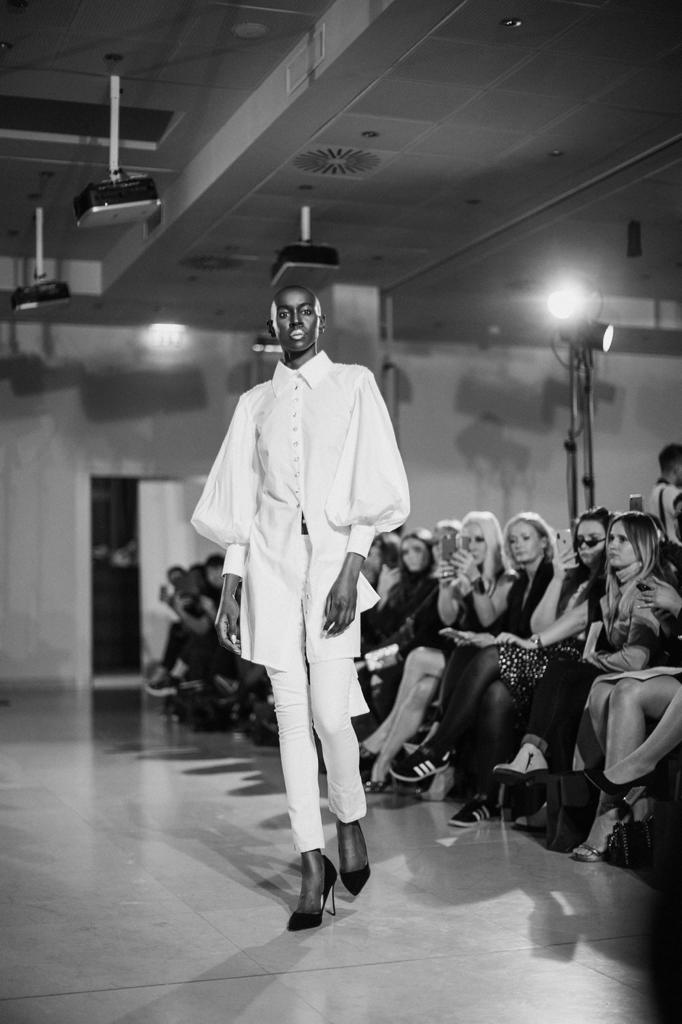 heavy_pencil's tweet photo. The Magic of Milan & MFW AW18
Blog Now Available By @leigh_krystal
At https://t.co/UKlqoqomLy
#fashion #style #london #paris #newyork #italy #design #luxury #heavypencil #AW18 #realitytv #fashionweek #catwalk #fashionshow #beauty #designer #model #newblog #readnow https://t.co/l0OkeHZUo6