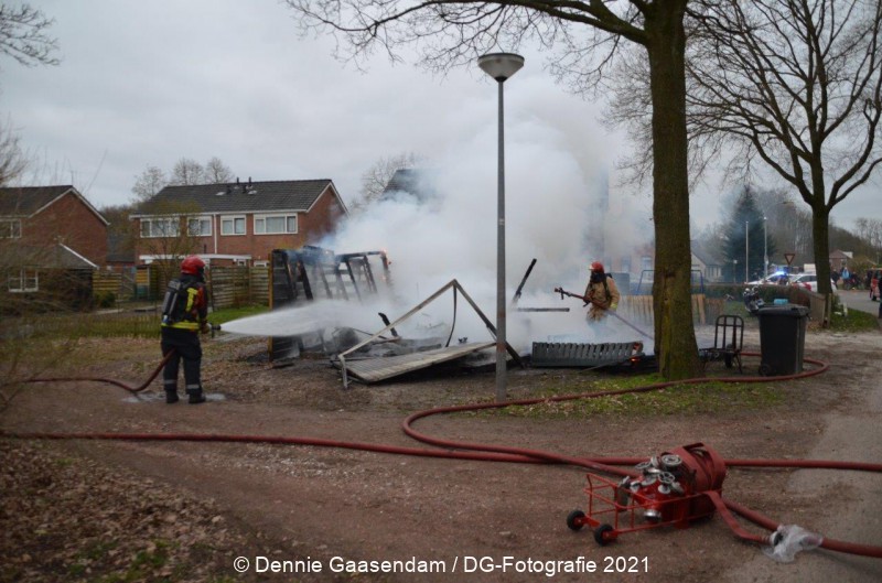 Maandagmiddag even voor half zes is brand uitgebroken in een houten garage (carport) aan de Hereweg in #Meeden.