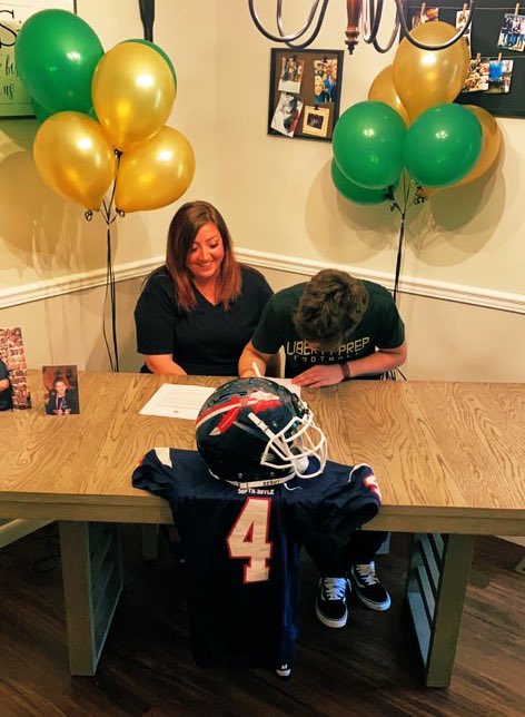 signing #1,signing #2 pending 🤳🏼💚