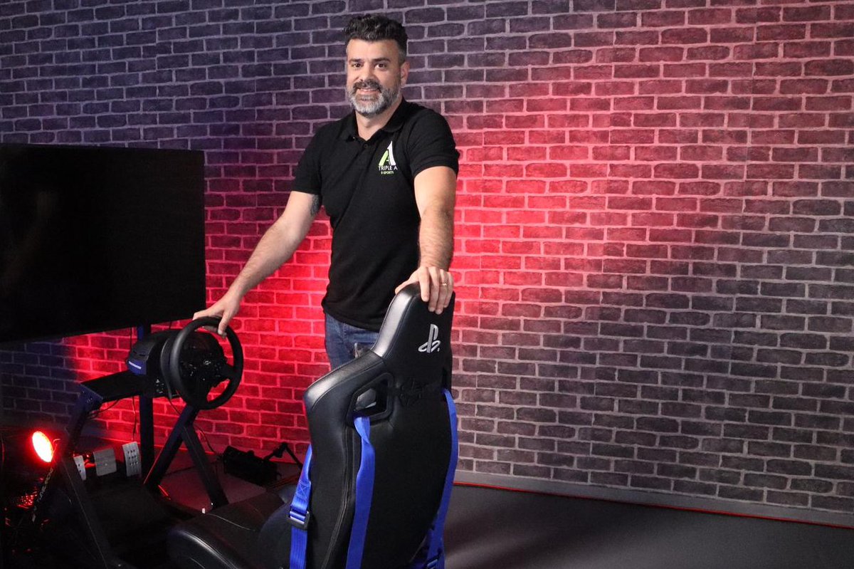 Agradecer à <a href="/rtparena/">RTP Arena</a> e <a href="/Its_SaraLima/">Sara Lima</a> pelo convite! Um muito obrigado <a href="/Its_SaraLima/">Sara Lima</a> pelas surpresas! 
Um dia que jamais esquecerei! 

<a href="/esports_triple/">Triple A Esports</a> 
<a href="/UpLoadPT/">UpLoad Distribution</a> 
<a href="/TMThrustmaster/">Thrustmaster Official</a> 
<a href="/pumamotorsport/">PUMA Motorsport</a> 
<a href="/EyeRespect/">Eye Respect</a>