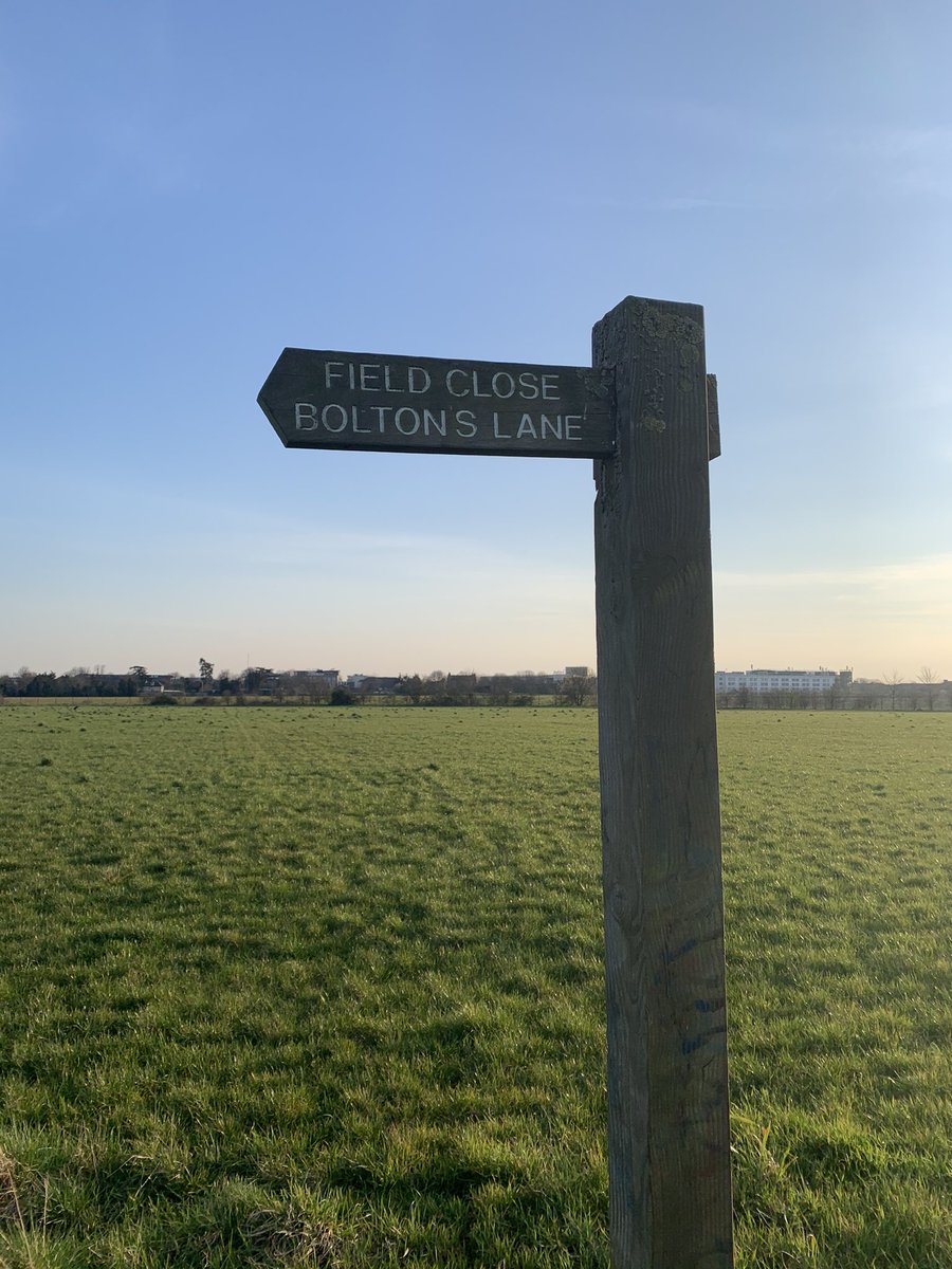 zarasweet1's tweet photo. @Hillingdon The footpath from Sipson Lane, going towards Bolton Lane. Thanks 😊 https://t.co/eOUBkrDYNR