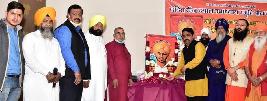 BobinSharma3's tweet photo. पंडित दीनदयाल उपाध्याय स्मृति मंच की ओर से शहीदे आजम भगत सिंह,राजगुरु,सुखदेव जी के शहीदी दिवस के उपलक्ष्य एक शाम क्रांतिकारी वीरों के नाम कार्यक्रम किया गया। https://t.co/UNoLlsRGEf
