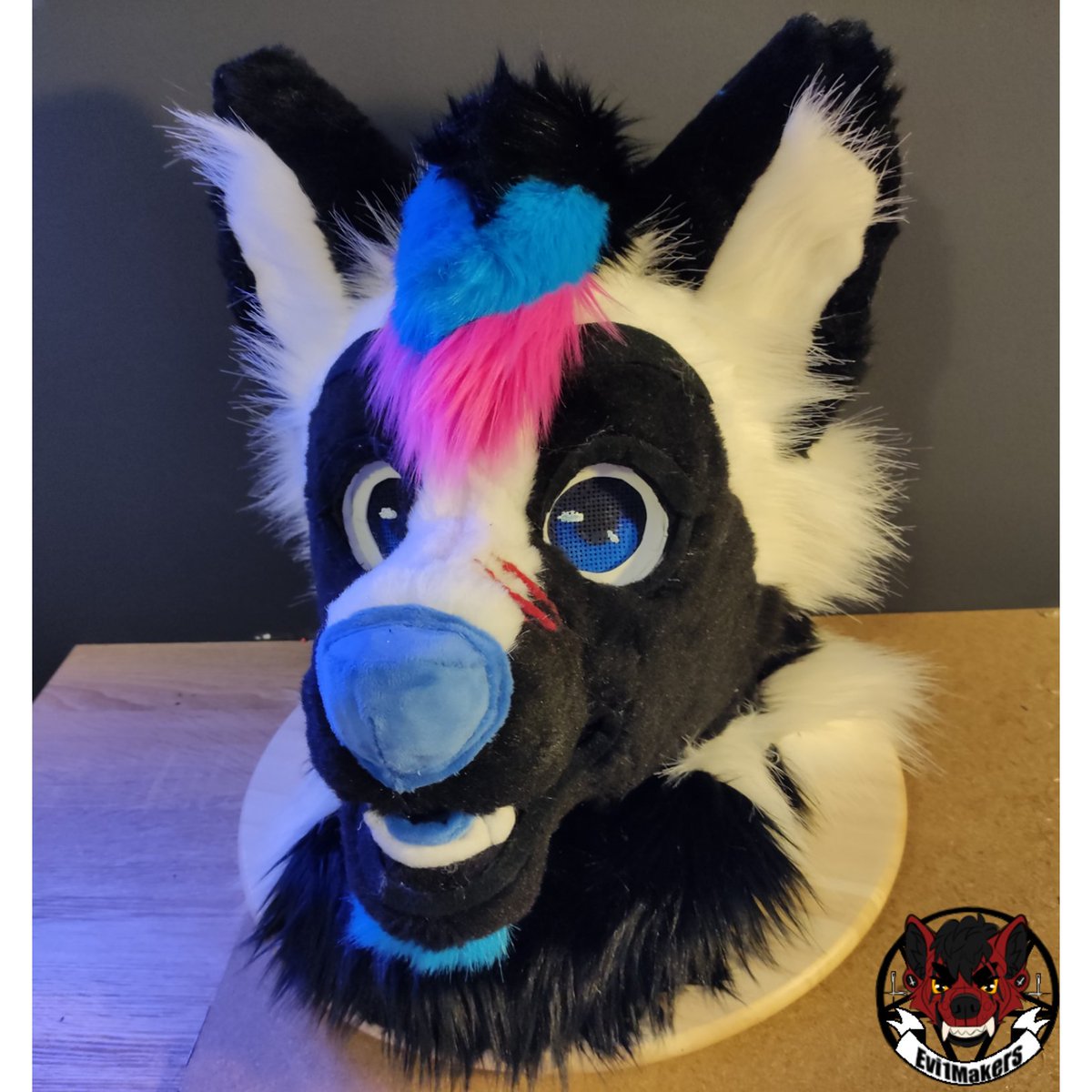 Finished head for <a href="/Ryanwuff/">Ryanwuff</a> 
This little cutie been a lot fun so far ! absolutly fell in love with this one design 
Now just bodysuits and everything that comes with it !

#furry #fursuit #fursuitmaker #cute #commision