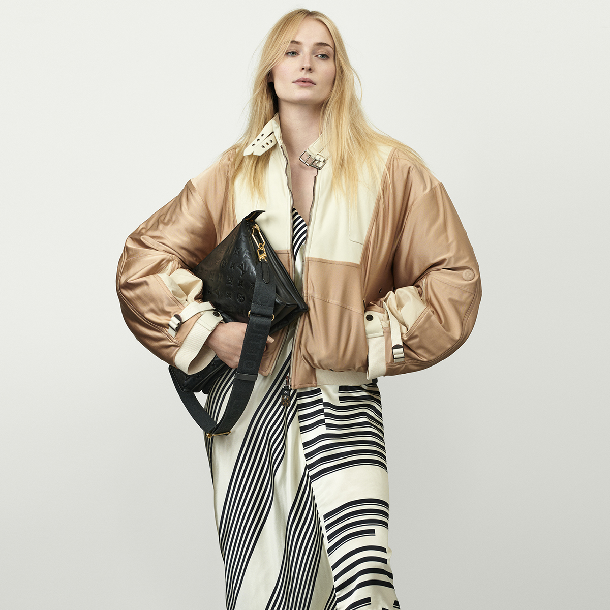 LouisVuitton's tweet photo. Sophie Turner, Emma Stone, Laura Harrier and Jennifer Connelly for the Women’s Spring-Summer Campaign. Explore the full Louis Vuitton Collection online.