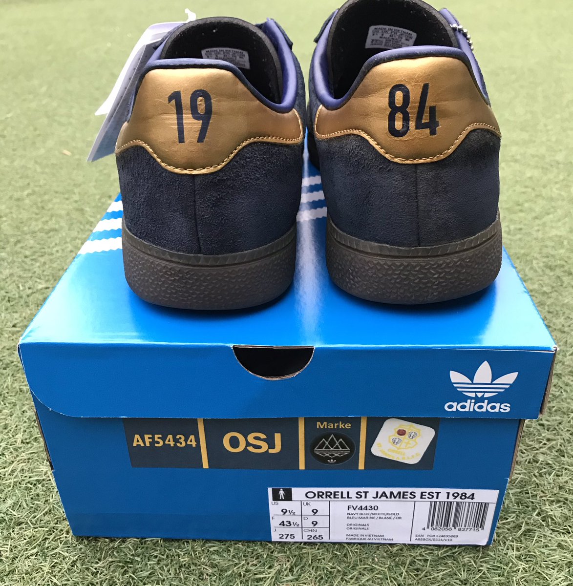 pulmuris's tweet photo. My first custom - Adidas “OSJ”

These have been created for Orrell St James ARLFC to raise funds for the amateur rugby league club. 

For those who want to get their hands on a pair, they will be raffled off (more details to follow). https://t.co/bkihS6PT8c
