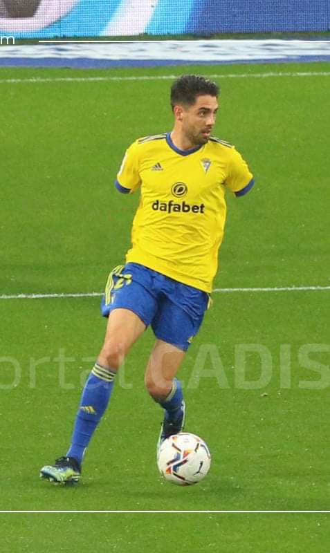 cifuentismo's tweet photo. ¡Hola👋 @Cadiz_CF la cirugía a todos vuestros jugadores ha salido perfectamente! asi la @rfef ya no os podra pitar penalti por mano. https://t.co/uBcfzqgMPn