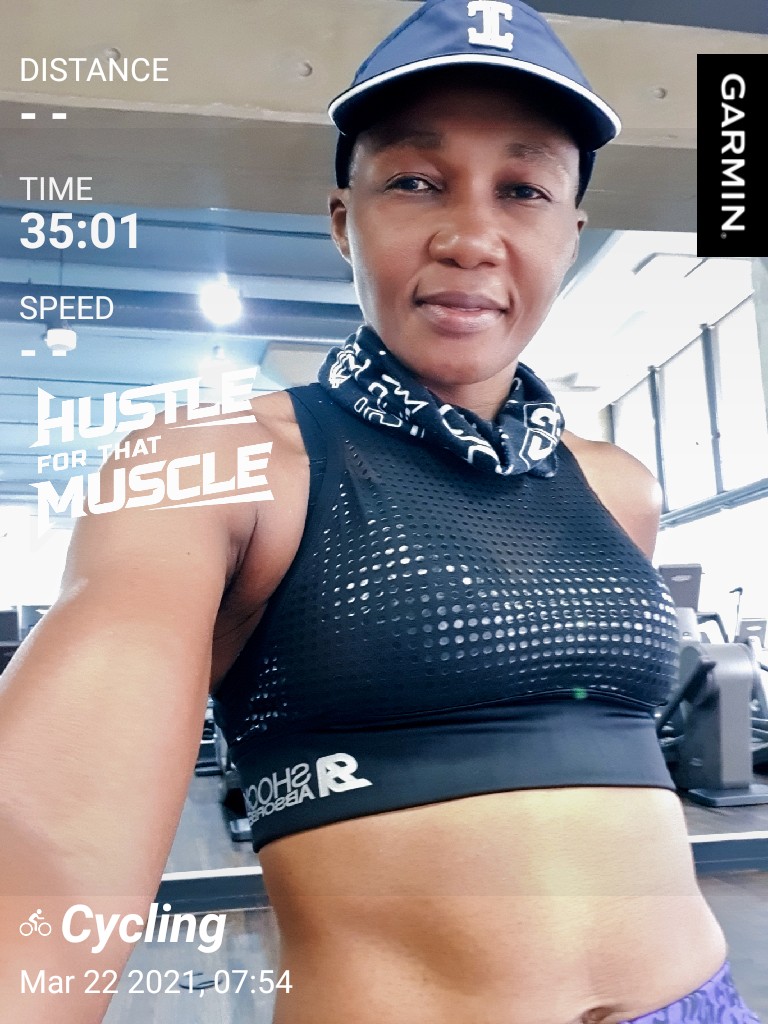 The busy bee showed up😀🙌💪
#FitmomGolfmomGymfanatic
#WalkingWithTumiSole
#RunningWithTumiSole 
#RunningWithLulubel 
#CyclingWithTumiSole 
#FetchYourBody2021 
#Journeyto50years
