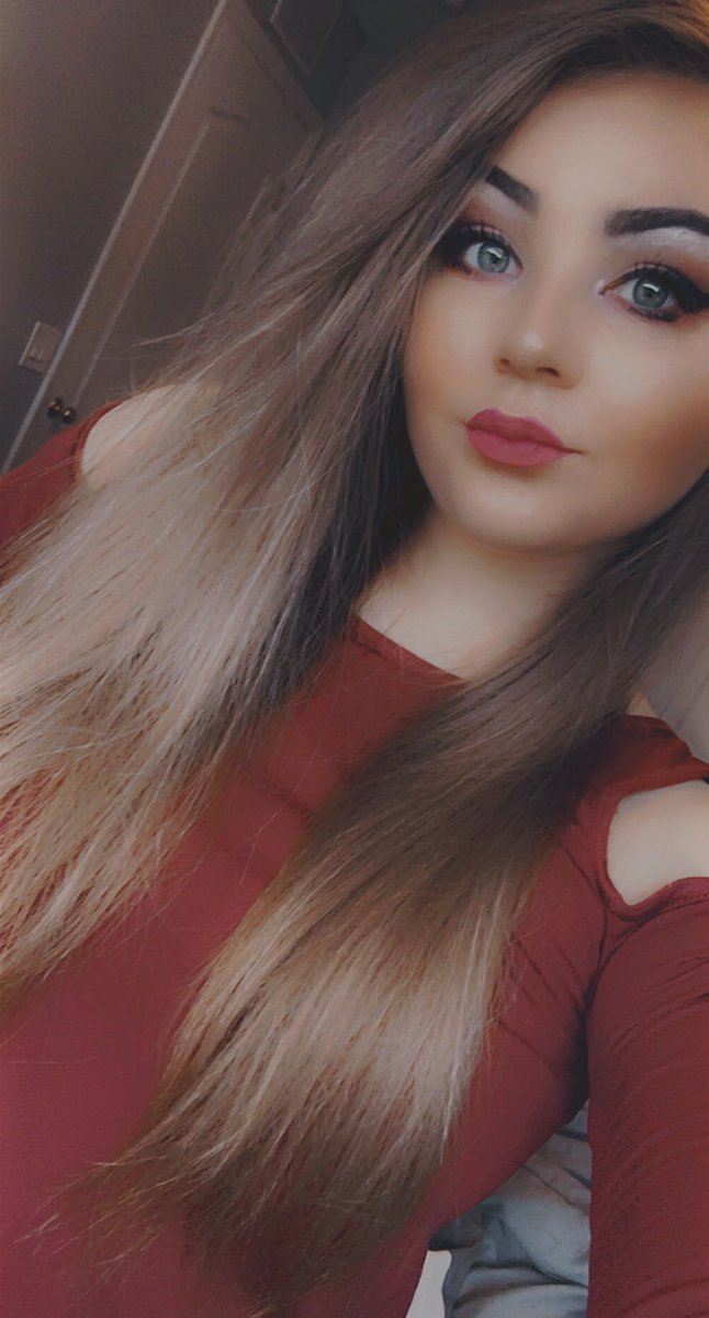 kenzaluth's tweet photo. Yes, I did do a full face of makeup and got ready just to stay at home and play games. 🤷🏼‍♀️ https://t.co/ESHFJRy67N