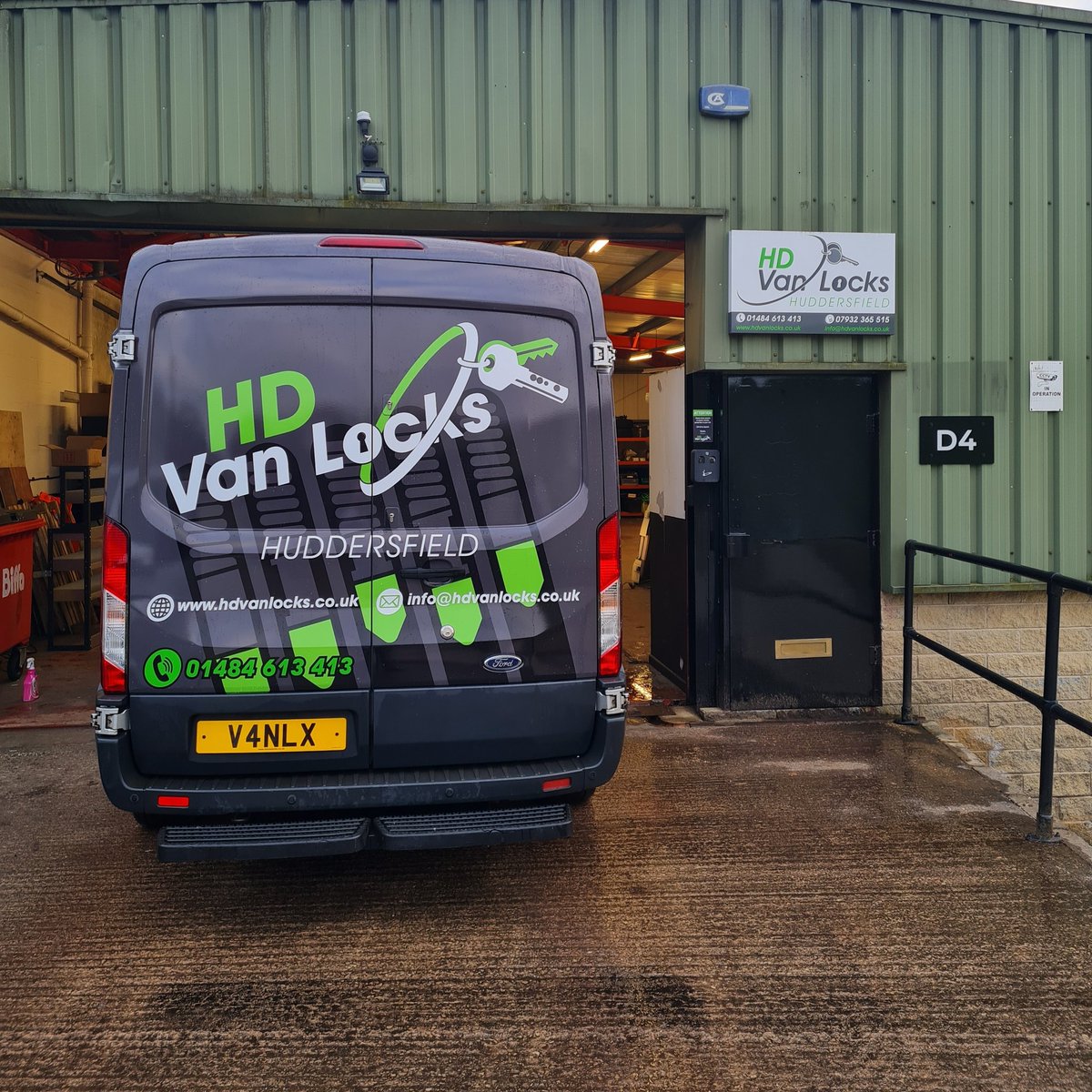 HD Van Locks tweet media