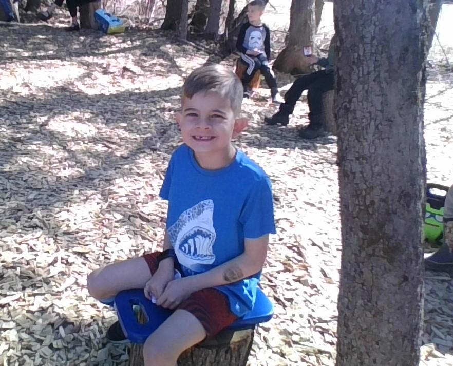 wsdvtschool's tweet photo. First grade snack time in the outdoor classroom today! #muffin #snack #wsdsch #ewsd #photosby8thgraders #outdoorfun #standingonwoodchips https://t.co/40D3KkXFPQ