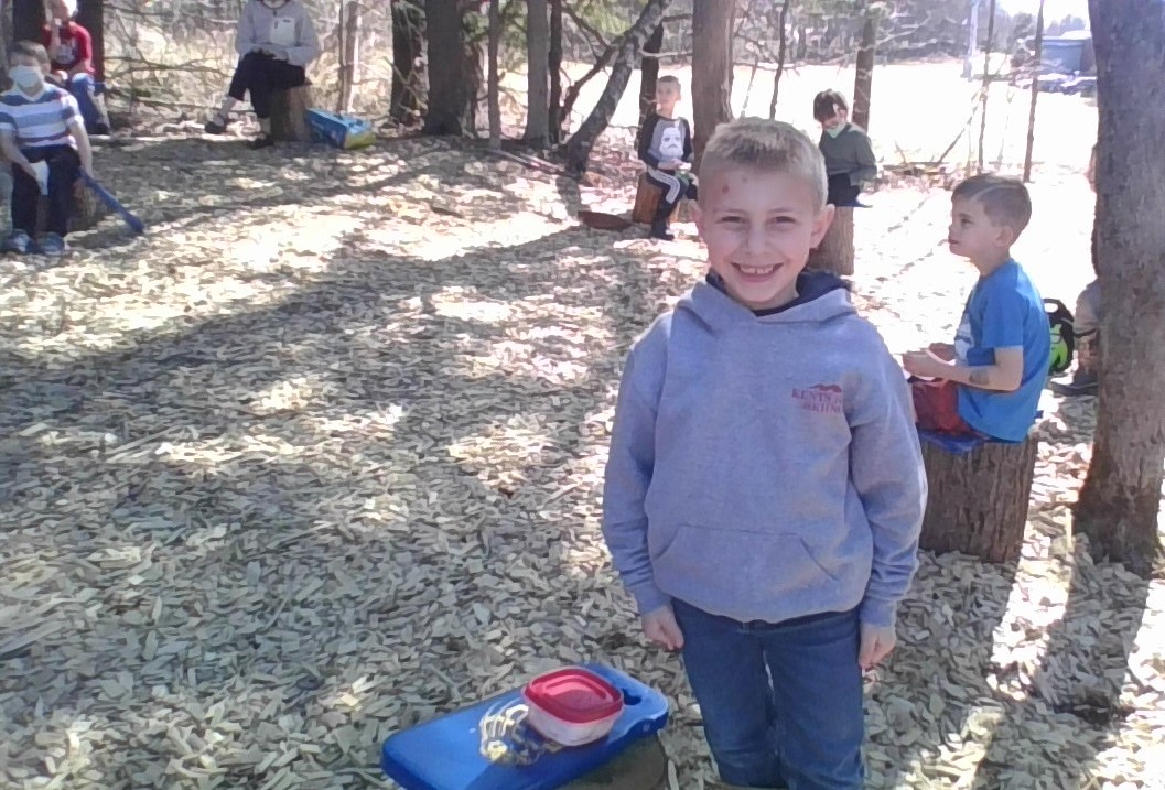 wsdvtschool's tweet photo. First grade snack time in the outdoor classroom today! #muffin #snack #wsdsch #ewsd #photosby8thgraders #outdoorfun #standingonwoodchips https://t.co/40D3KkXFPQ