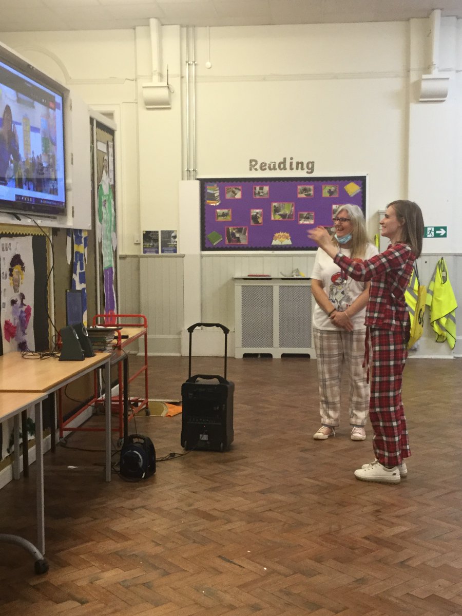 percyhedley's tweet photo. Last week was #nationalsignlanguageweek and to celebrate our beautiful language our hearing impaired signing choir linked up with Benton Park primary school via teams.
We both performed two songs each and showed each other what we could sing and sign. โบ๏ธ https://t.co/c3kBHNRC6q