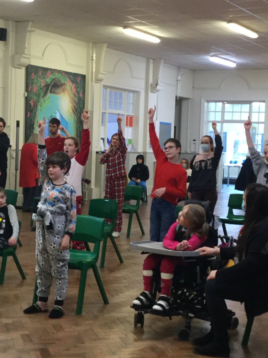 percyhedley's tweet photo. Last week was #nationalsignlanguageweek and to celebrate our beautiful language our hearing impaired signing choir linked up with Benton Park primary school via teams.
We both performed two songs each and showed each other what we could sing and sign. โบ๏ธ https://t.co/c3kBHNRC6q