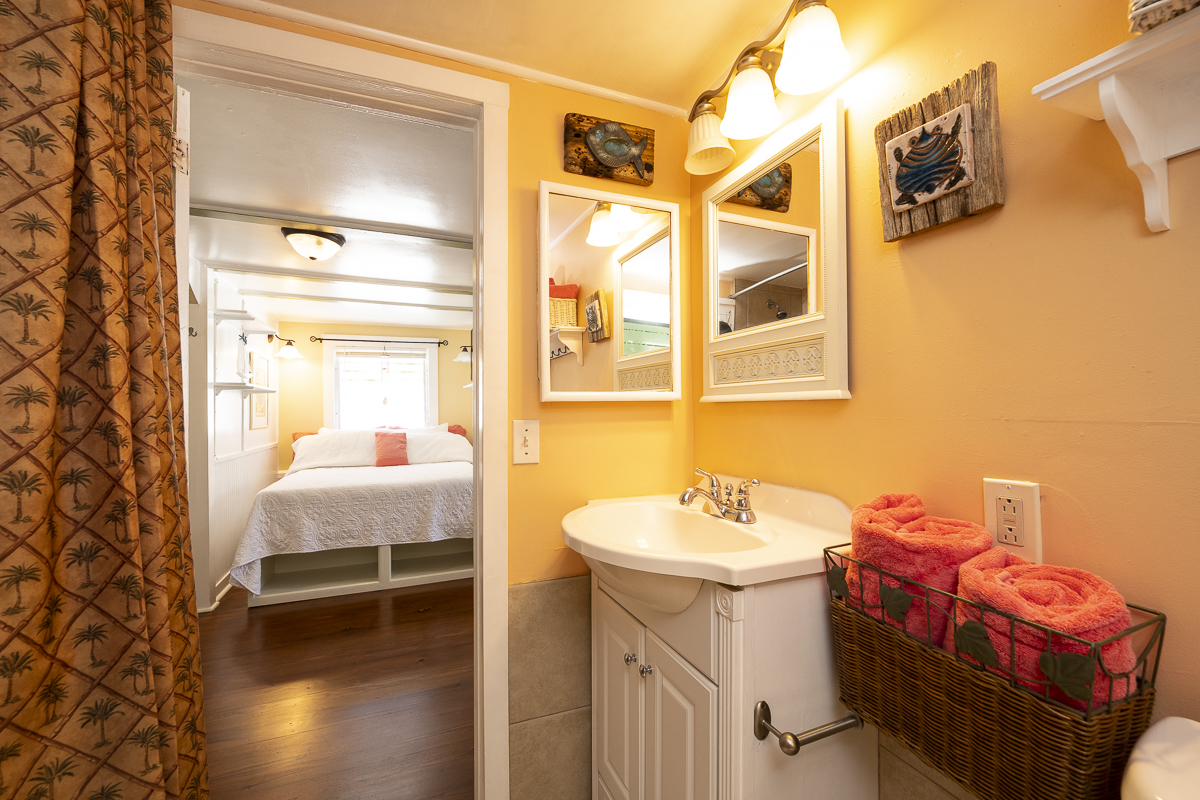 𝐉𝐮𝐬𝐭 𝐋𝐢𝐬𝐭𝐞𝐝 𝐢𝐧 𝐎𝐥𝐝 𝐓𝐨𝐰𝐧
𝟒𝟎𝟗 𝐌𝐚𝐫𝐠𝐚𝐫𝐞𝐭 𝐒𝐭𝐫𝐞𝐞𝐭 𝐔𝐧𝐢𝐭 𝐀
$𝟑𝟐𝟗,𝟎𝟎𝟎
🐾 Pet Friendly  ⬇️ Low Condo Fee ⚓Historic Seaport Area
Listed by Bascom Grooms 305-304-7444 photos by <a href="/NickDollPhotog/">Nick Doll</a>  bascomgrooms.com #keywest #floridakeys #kwfl