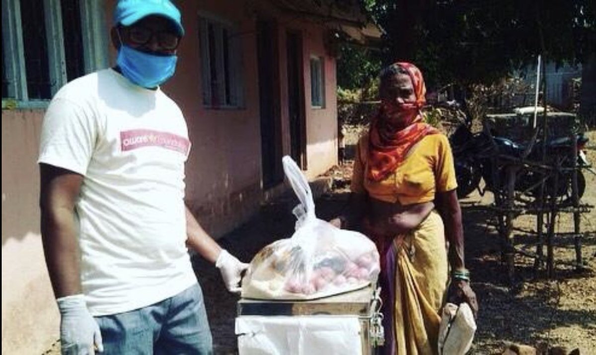 Handing out meals during the pandemic to the most vulnerable of groups. More work by The AWARE Foundation on the ground in India. Thank you to all of our donors who have helped make this possible.