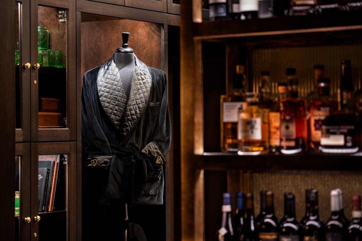 Did you know The <a href="/RitzCarlton/">The Ritz-Carlton</a> #StLouis is home of the world’s last remaining Ritz-Carlton Cigar Club? Recently renovated, the timeless details and layers of darker tones give way to its sleek allure.