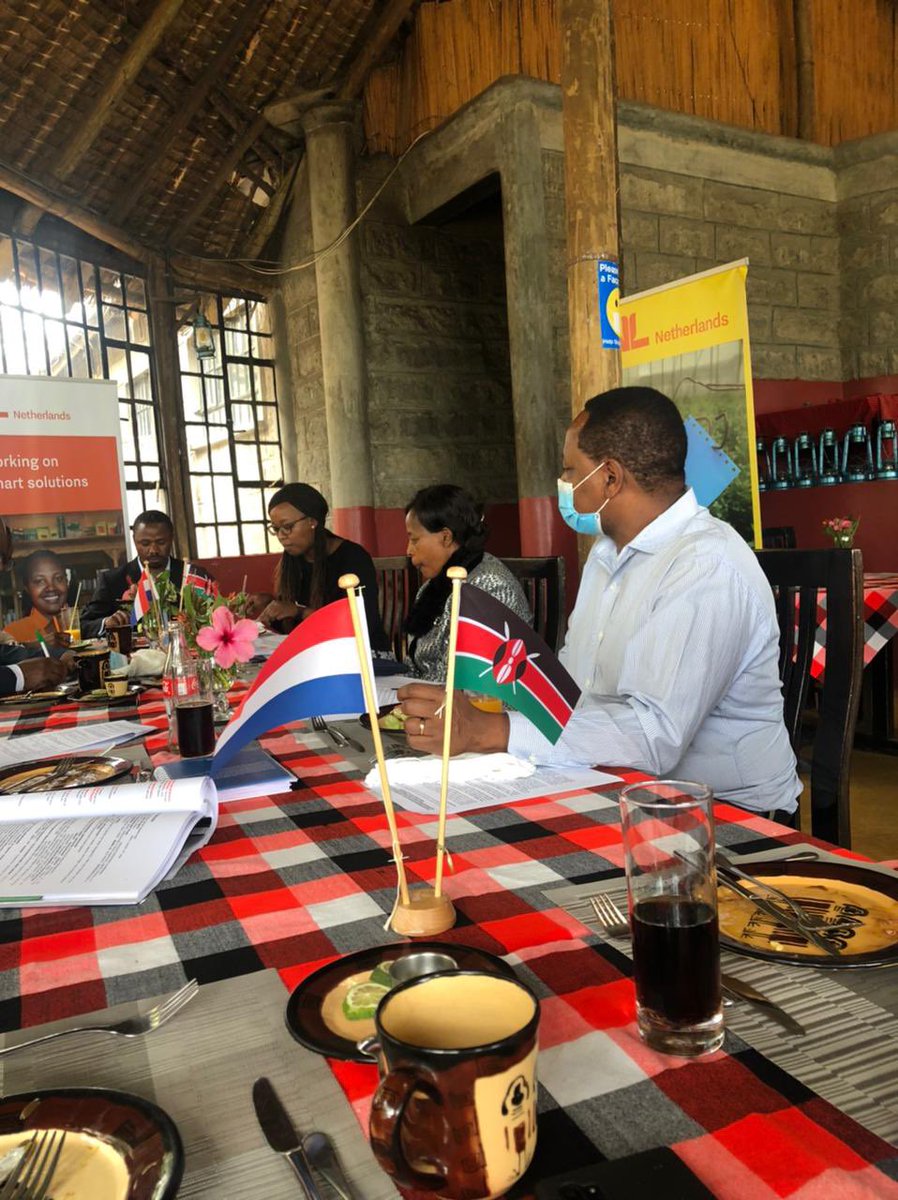 NLinKenya's tweet image. Netherlands-Kenya knowledge partnership is helping build a #food secure Kenya 🇰🇪 🇳🇱. Tailor-Made Training in agriculture and water management under the #OrangeKnowledgeProgramme is preparing the next generation @egertonunikenya. #Farmingthefuture #youth #NetherlandsVisitsNakuru