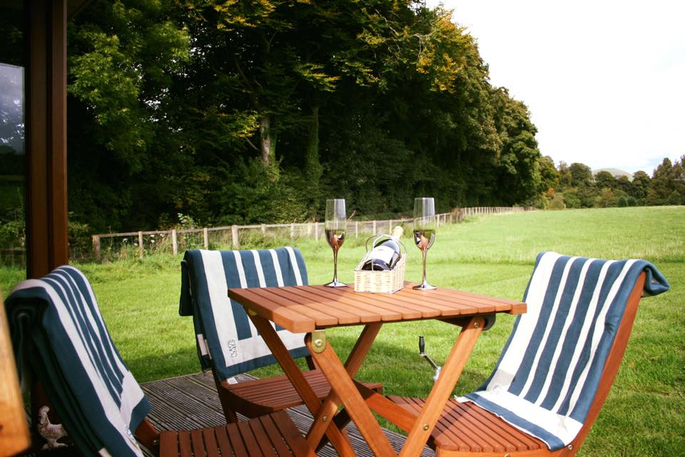 Another fab place to stay added to our website: Situated on a working sheep farm near Hawick Westcote has a range of beautifully styled pods, huts &amp; gypsy caravans, offering panoramic views of the Minto Hills, stabling facilities, hot tubs, and much more! walkscottishborders.com/attraction/wse…