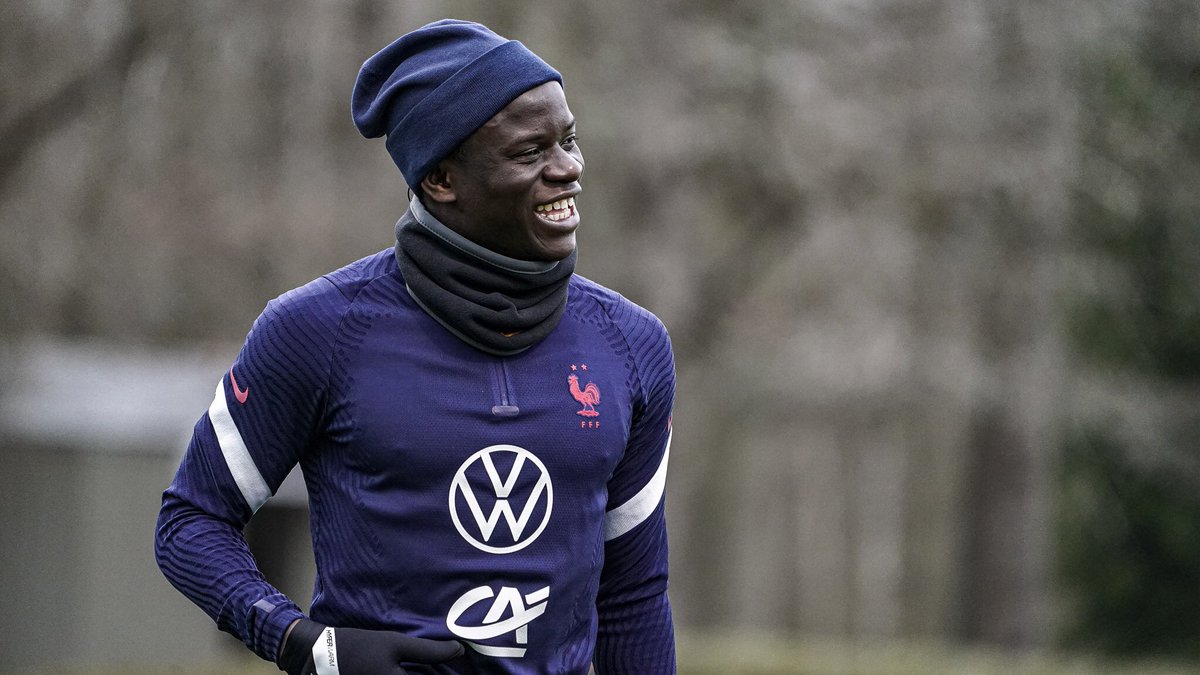 equipedefrance's tweet photo. 😁 @nglkante 💙 https://t.co/dfKdn6VEwK