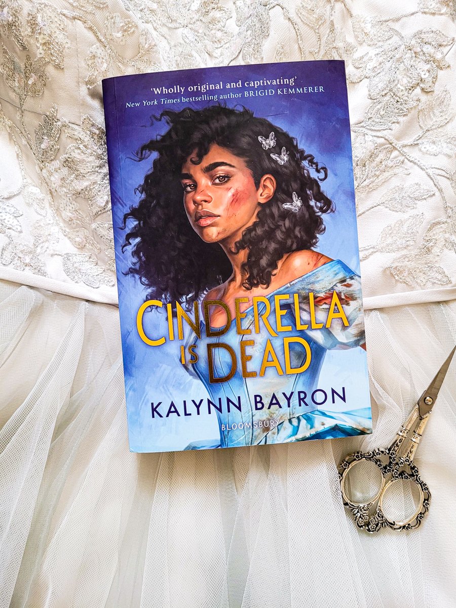 TheLibraryCoven's tweet photo. Have you ever seen a more beautiful book cover? Shout out your favs!
#BooksBooksBooks #AmReading #TheLibraryCoven https://t.co/p6RDK2bUy4