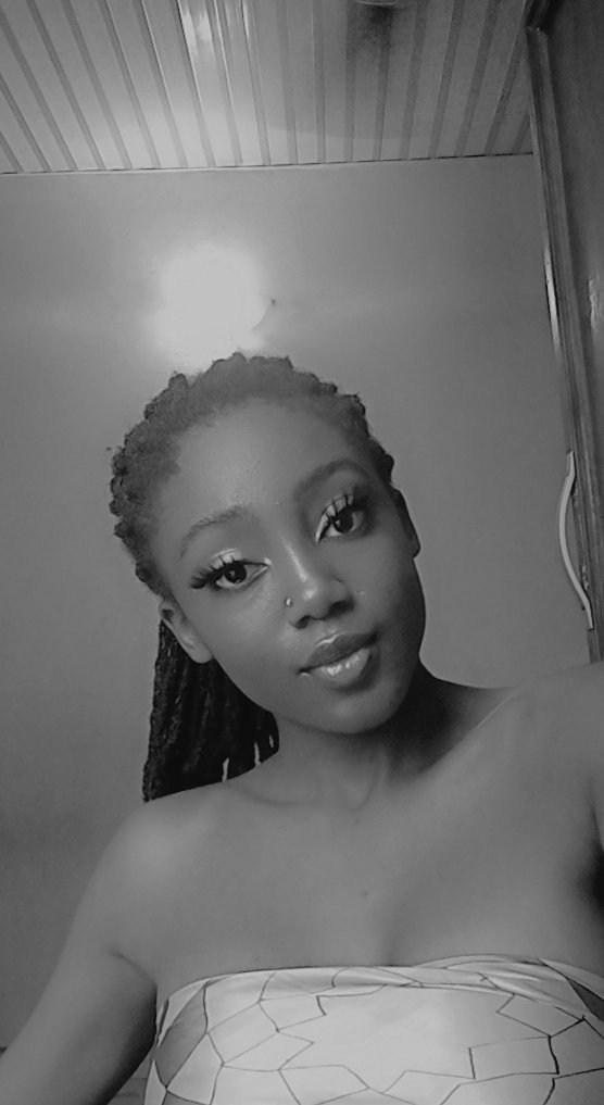 sophaller_x0's tweet photo. Nothing unusual... Just an extremely pretty girl 😗❤️ https://t.co/avH28HZciK
