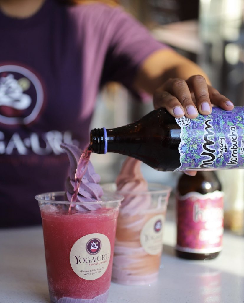 yoga_urt's tweet photo. It’s starting to be #kombuchafloat time!🍹Super refreshing, super #probiotic, and super delicious. Select one of our @hummkombucha flavors, plus a matching #softserve flavor for some #kombucha magic. Ask us and we’ll help you pair up. 💜#yogaurt 📸: @whatcouldbebutter 💕 https://t.co/wAKSD1Xgvt