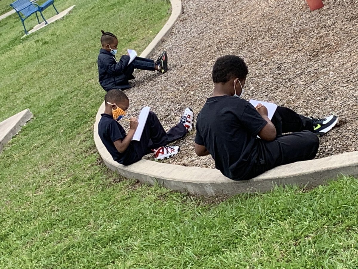 lockhartES's tweet photo. Our 1st Grade scholars are exploring the playground in search of living and non-living things! 🔎 #Science #STEM https://t.co/F1Zwox6PVj