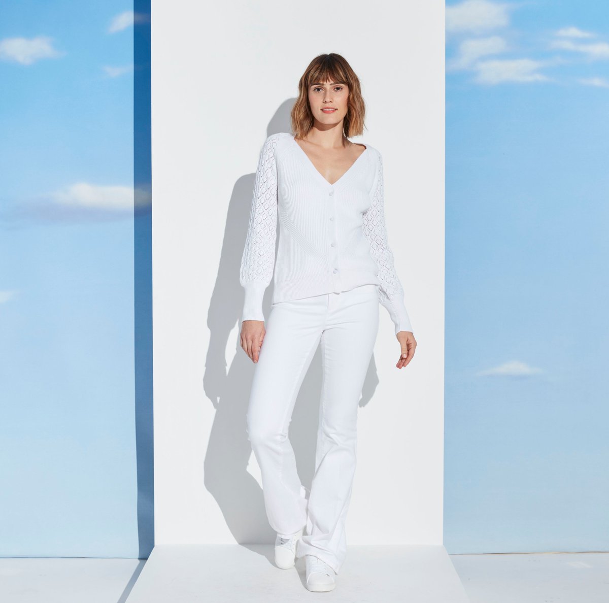 ETCeteraNYC's tweet photo. White Hot! Make your everyday outfit effortless with white-on-white. Pair our Melbourne Cardigan Sweater with our Tusk Bootcut Jeans for a crisp, clean look.
#etceteranyc #spring2021 #fashion #whitesweater #whitejeans #fashion #ss21 #springstyle #bootcutjeans https://t.co/qr0uJHwNtG