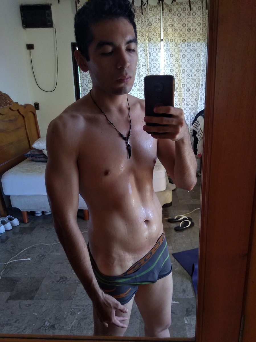 Aphroditesson_'s tweet photo. ‼️Nueva dinámica‼️
RT a esta publicación y 3 más mías (fotos y videos) y te llegará unas fotos sin censura a DM 🥵😳
Para validar deben mandar captura donde compartieron realmente los post https://t.co/1bWV7B16E4