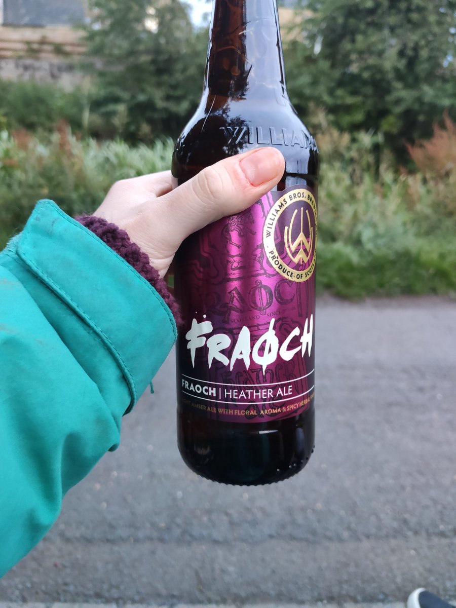 dominiquesmind's tweet photo. A quick post about beer. 

#edinburgh #beer #lockdown #beeroclock 

https://t.co/uWI97Nwads https://t.co/uy2br2NPLu