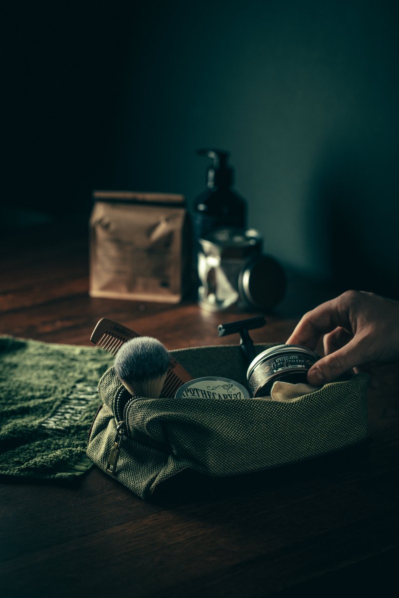 The ideal place to store your essentials...

Whether you're a chap who travels a lot, or a chap who's looking for somewhere stylish to store his essentials, our Dopp Bag is the perfect addition to your lineup.

📸 - @bearingeast